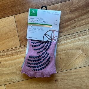 GAIAM Mauve Toeless Grippy Yoga Socks with Black Grip Dots 2 pair